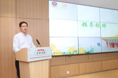 鞭策社会共参取”“共享”